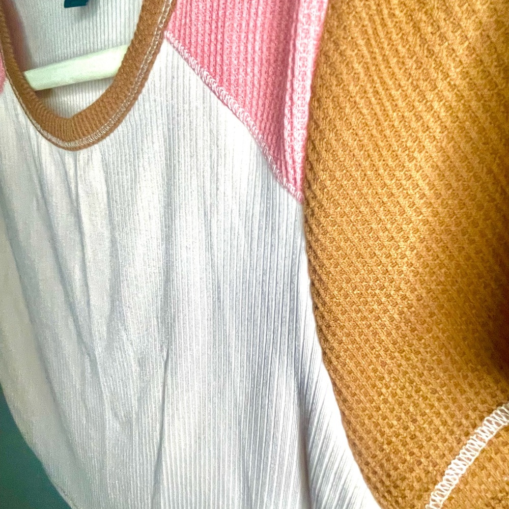 Colorblock top - Picture 3 of 3